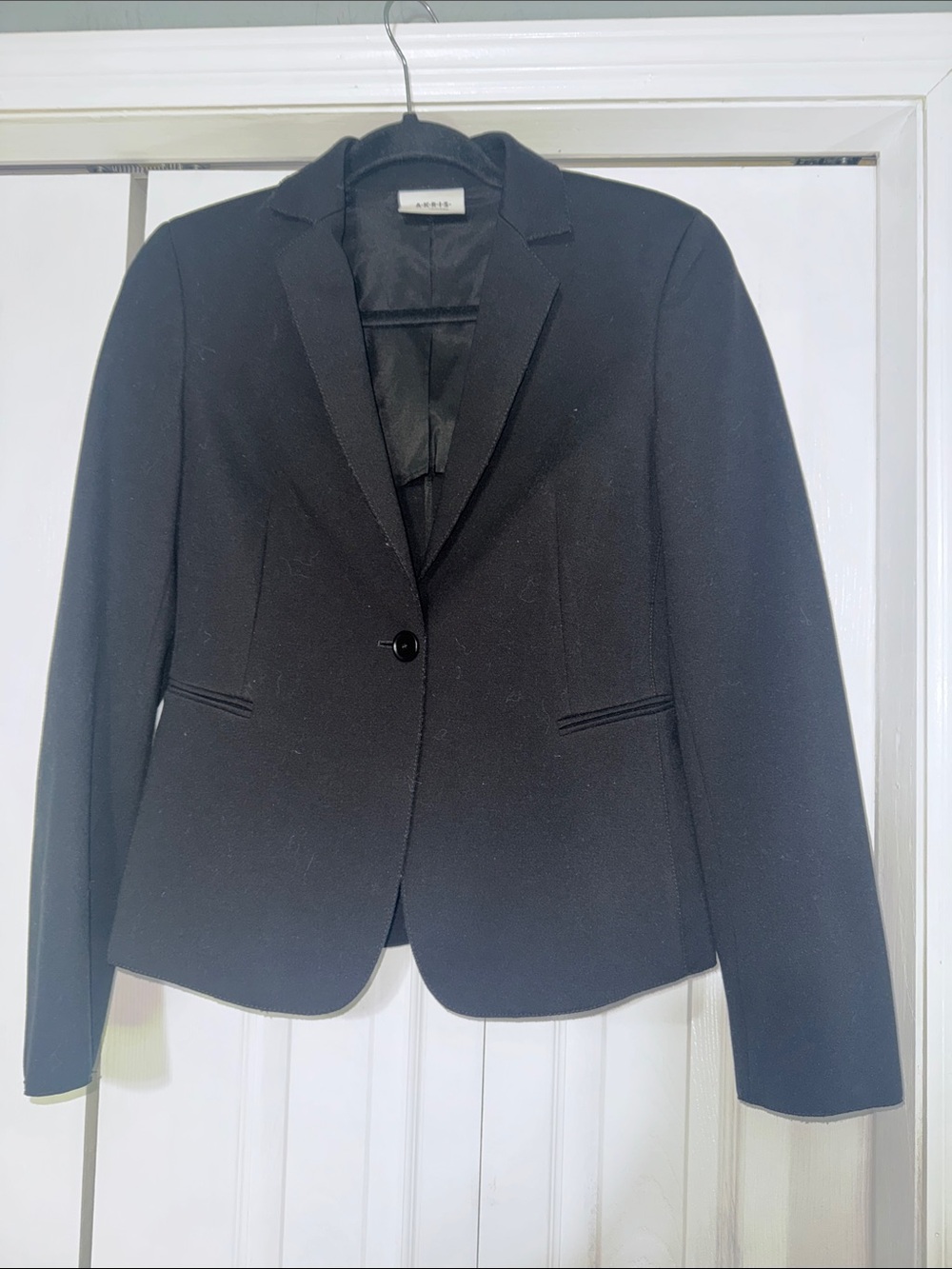 AKRIS punto black one button blazer